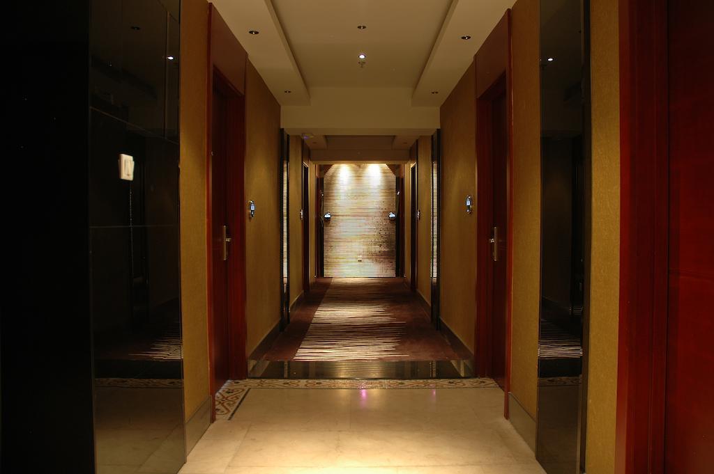 Harbin Yakelai Holiday Hotel Exterior photo